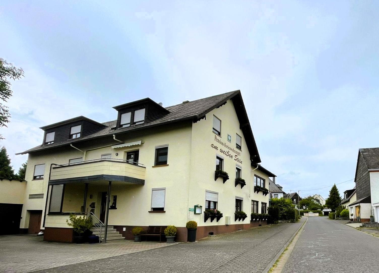 Gaestehaus "Am Weissen Stein" Кохем Екстериор снимка